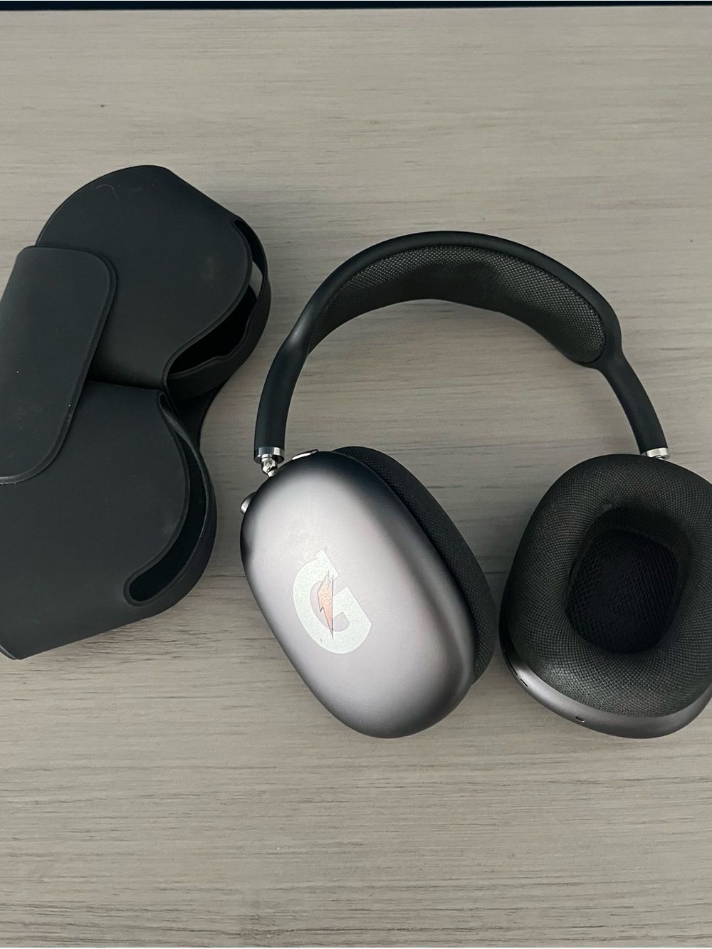 Apple AirPods Max Space Gray Over-Ear Headphones w/ Smart Case Gatorade Logo